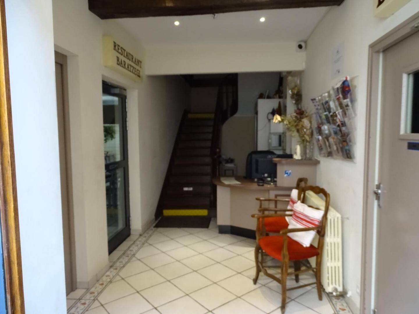 Hotel De La Poste Tardets-Sorholus Bagian luar foto