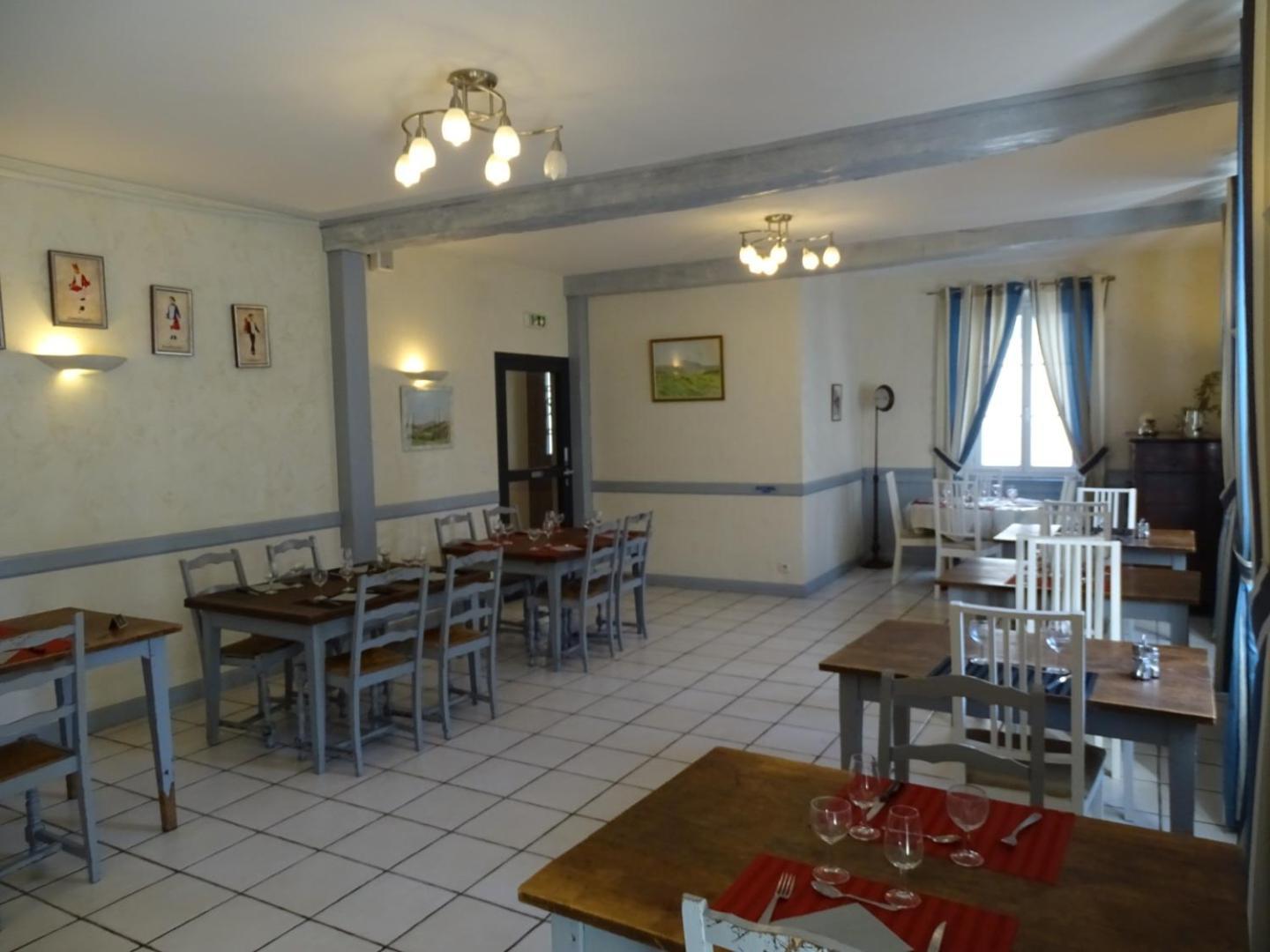 Hotel De La Poste Tardets-Sorholus Bagian luar foto