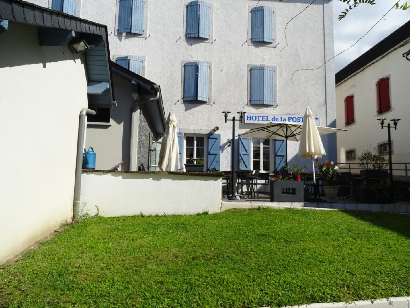 Hotel De La Poste Tardets-Sorholus Bagian luar foto