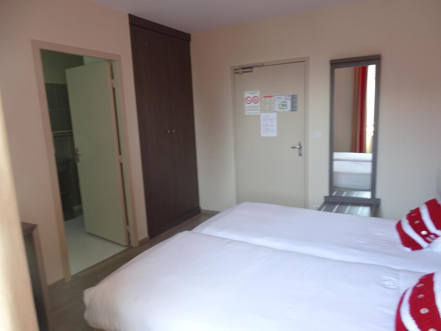 Hotel De La Poste Tardets-Sorholus Bagian luar foto