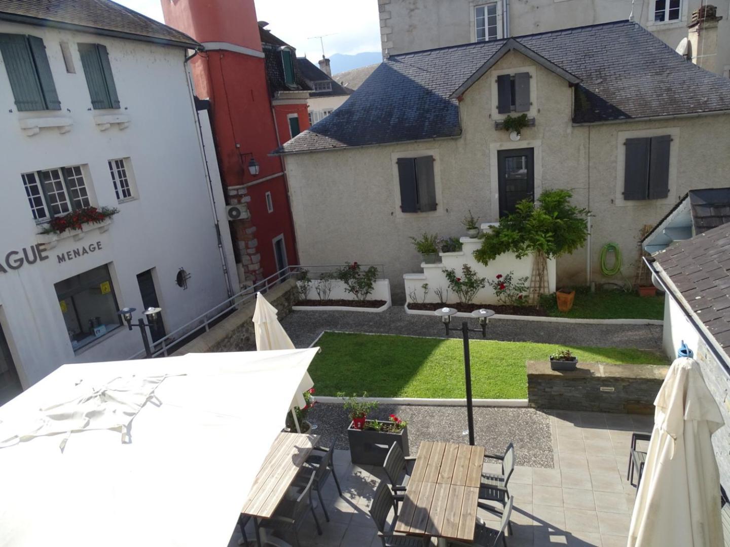 Hotel De La Poste Tardets-Sorholus Bagian luar foto